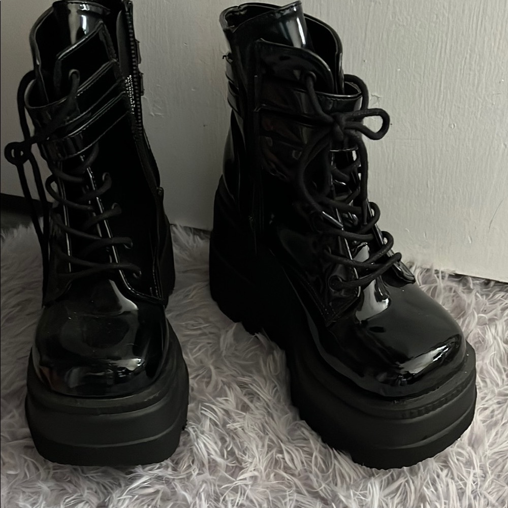 Demonia Shaker 52 black boots